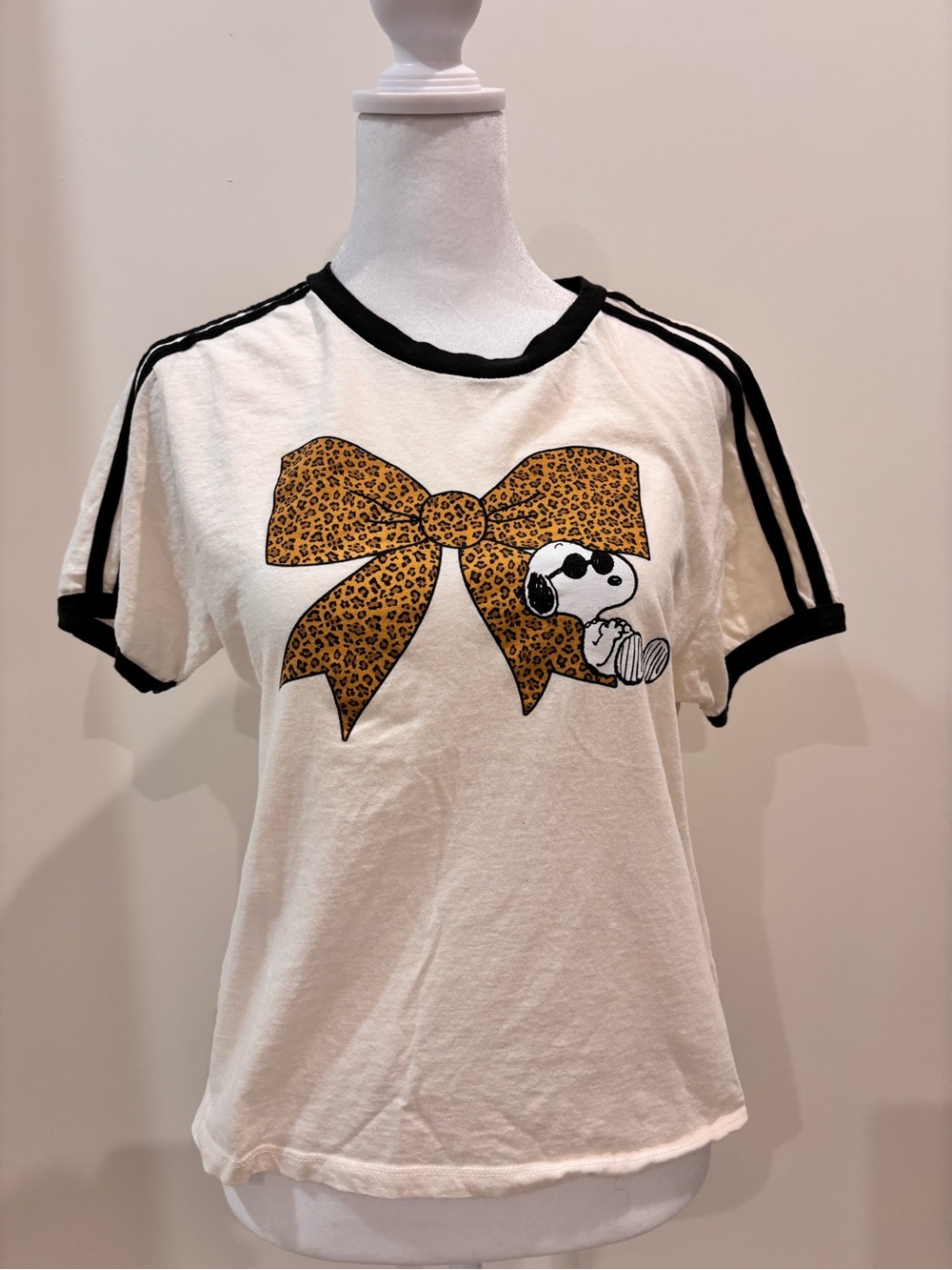 Peanuts White Graphic Tee with Black Trim and Leopard Bow